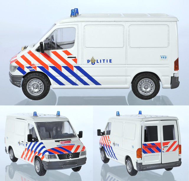 NZG-404-MB-Sprinter-Politie