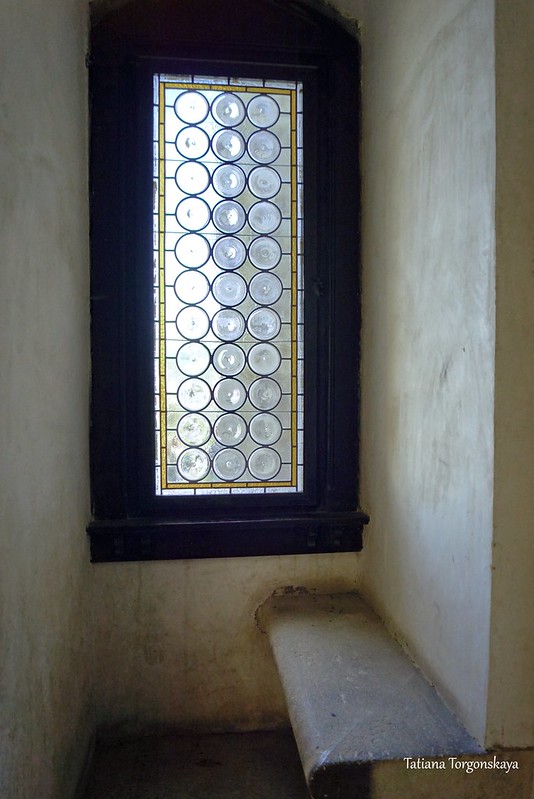 Окно в крыле Матиаса