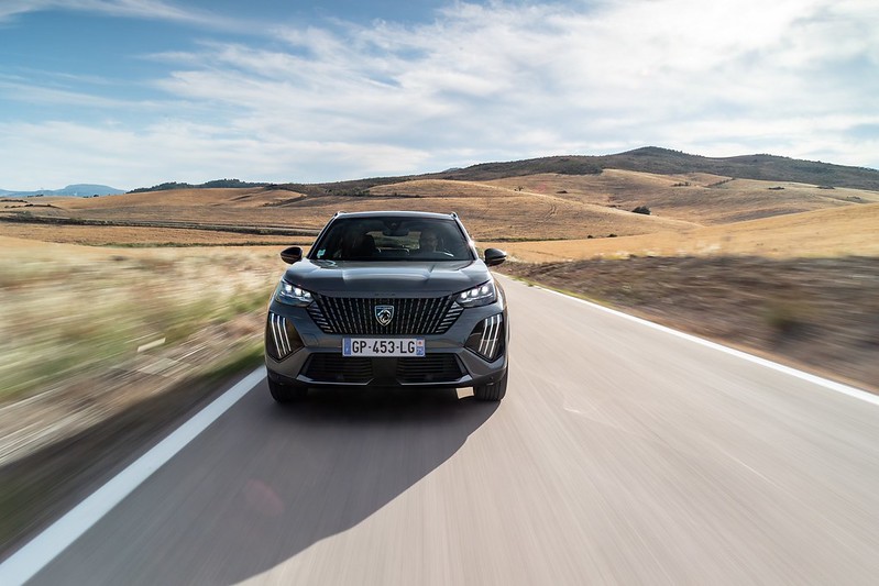 Peugeot inicia 2024 a liderar o mercado automóvel nacional
