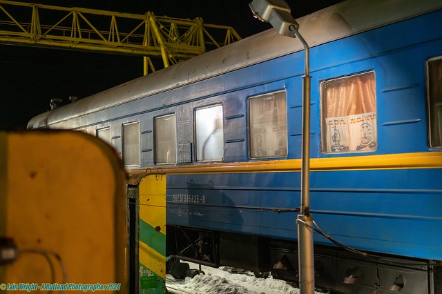 58 23 73 85 625-8 an Ammendorf Sleeper Car about to be jacked up at Ungheni Moldova
