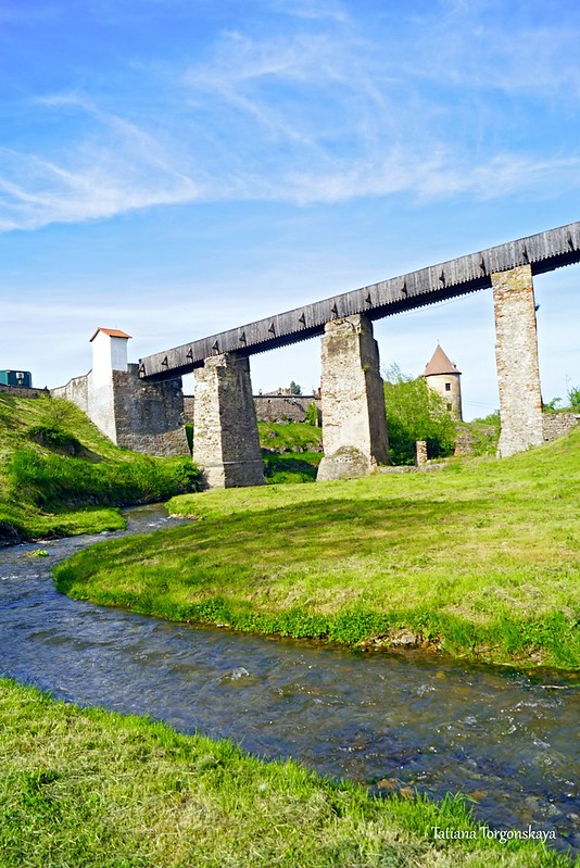 Мост замка Корвинов и речка Злашти