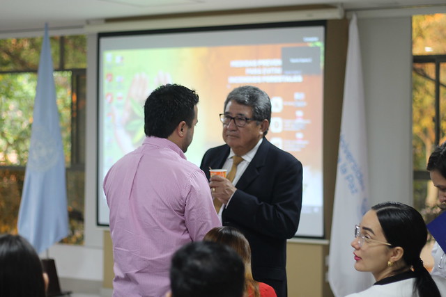 Entrega de certificaciones internacionales en Paz y Conflicto a su primera Cohorte en Colombia