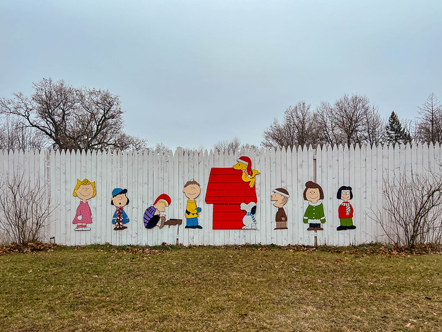Peanuts fence, Wisconsin Rapids - 12:22:23