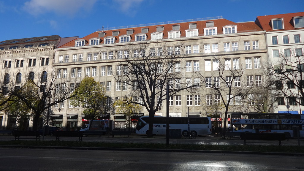 1910/11 Berlin repräsentatives sechsachsiges Bürogebäude Zollernhof (Ostflügel, rechts im Bild) von Kurt Berndt/Bruno Paul Unter den Linden 36 in 10117 Dorotheenstadt