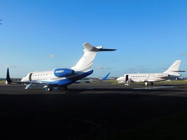 G-RNDX Embraer Praetor 600 (Voluxis Ltd) With PH-CBV Dassault Falcon 2000LXS (Cartier Europe BV)