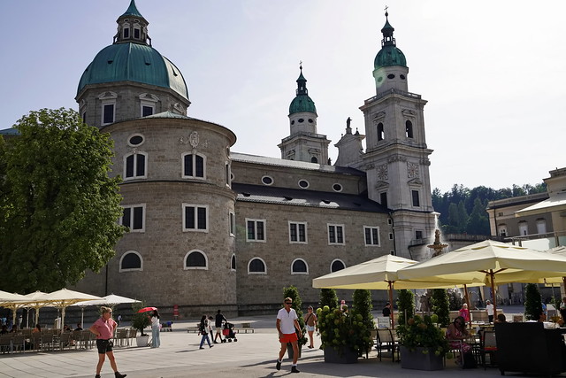 Residenzplatz und Salzburger Dom