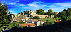Bressuire (Deux-Sèvres, Nouvelle-Aquitaine, Fr) –  Les ruines médiévales et le château néogothique