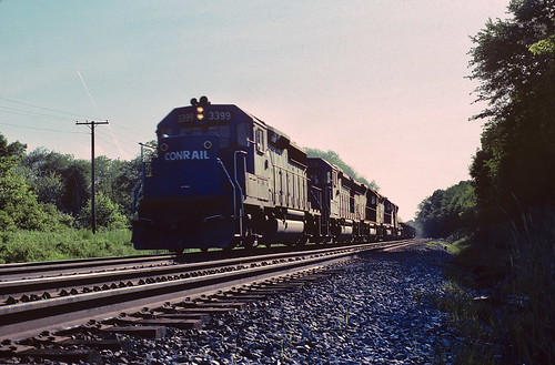 6/7/81, Conrail GP40-2 3399 Conrail GP40-2 3399 leads a westbound at Sebring, OH. Built 2/80, it became Norfolk Southern 3067 after the breakup of Conrail.