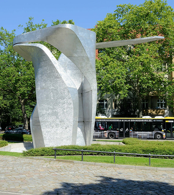 3775 Skulptur Wing, Daniel Liebeskind - Fotos von Siemensstadt, Ortsteil des Bezirks Spandau in Berlin.