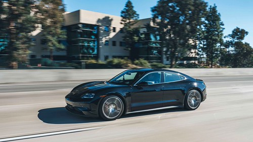 Novo Porsche Taycan impressiona com 597 km de autonomia