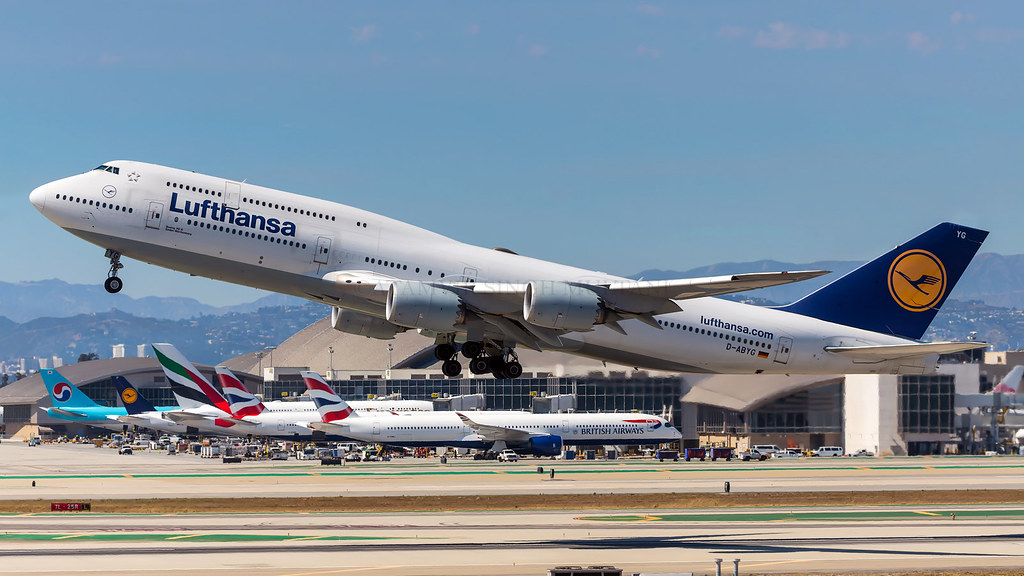 Lufthansa's 747-8i D-ABYG off KLAX