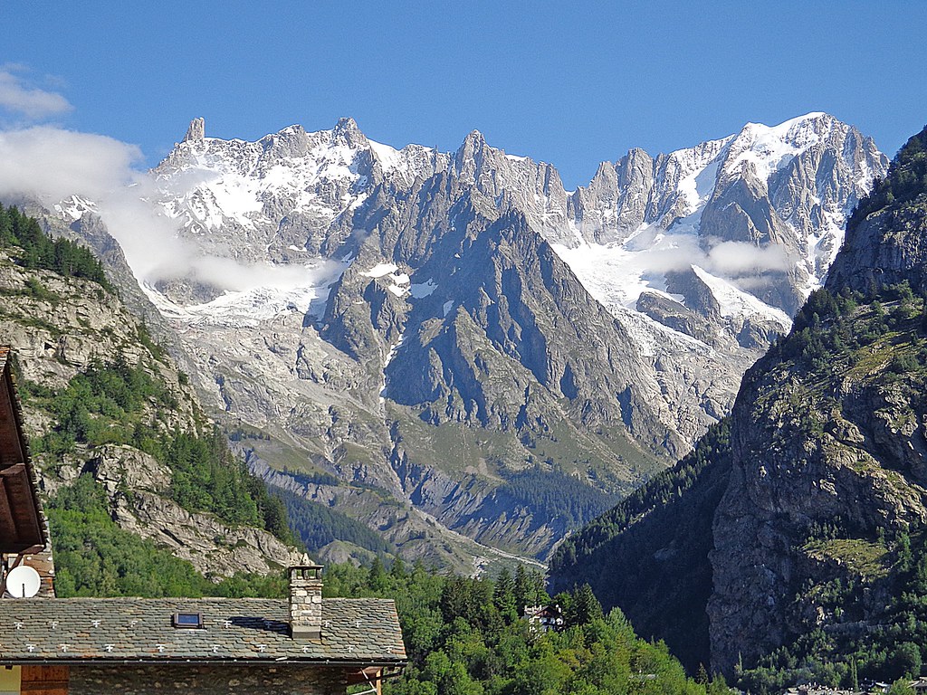 COURMAYEUR - Valle d'Aosta - EXPLORE -05.02.2024