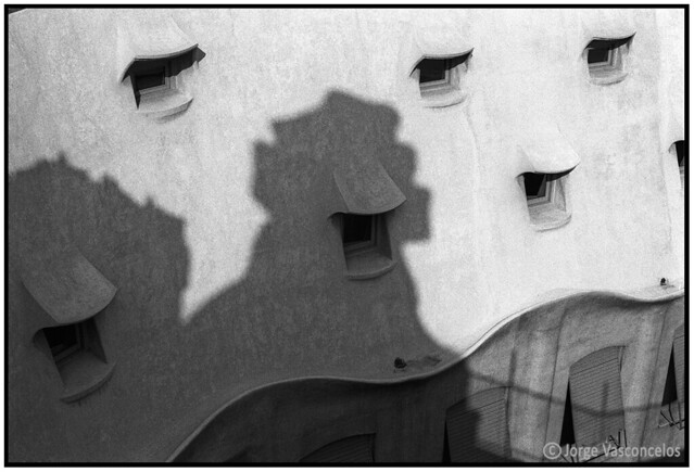 Casa Milà (La Pedrera) - (Antoni Gaudí) - Barcelona - Spain - 13 November 1998 - Ilford HP5 Plus