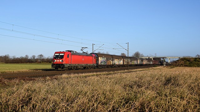 DB Cargo 187 146 mit gemischtem Güterzug in Richtung Osnabrück (Marl, NI, 01.02.2024).