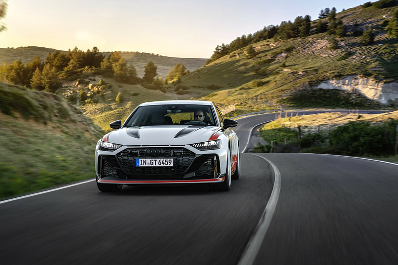 Audi apresenta edição especial limitada do novo RS 6 Avant GT
