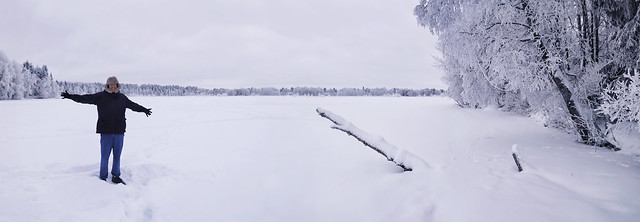 BieJee shows the frozen serenity at Harjulampi Lake