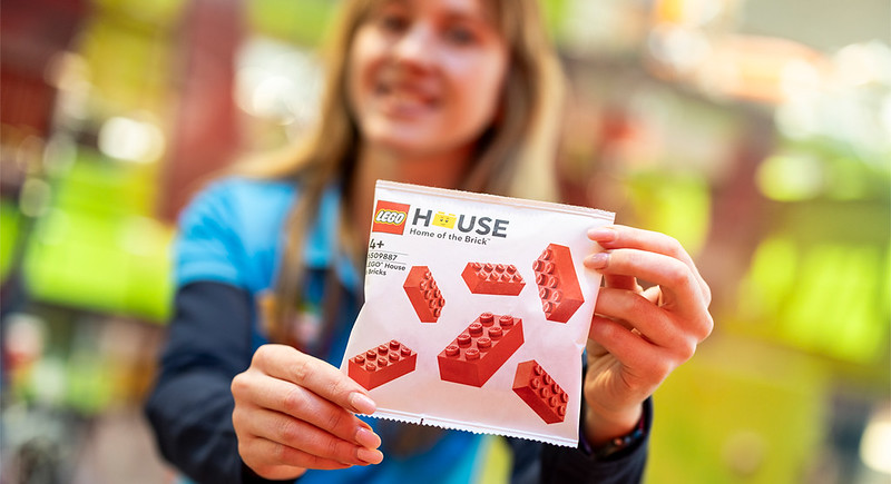 LEGO House paper-based-bag