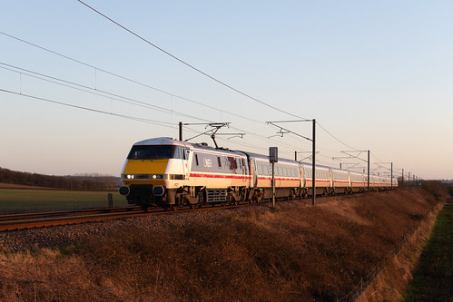 Evening Electra by Treflyn, Speeding north at sunset, 91127 "Neville Hill" passes Frinkey Lane crossing near Grantham