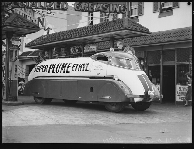 Vacuum Oil truck, Sydney, 1937