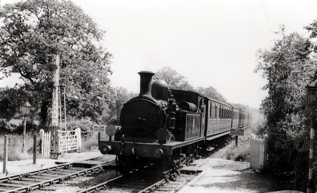 British Railways (SR) – ‘O2 Class’ 0-4-4T ‘W34 Newport’ taken arriving at Whittingham Station, IOW on 27/06/53.n 13/04/1954