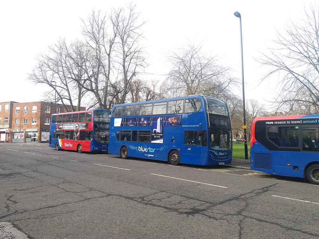 In the middle of a 3 bus line-up on Pound Tree Road is Bluestar 1257 (LX56 ETF) an ADL Enviro400 new to London Central as their E42. 6911 is behind with 253 in front