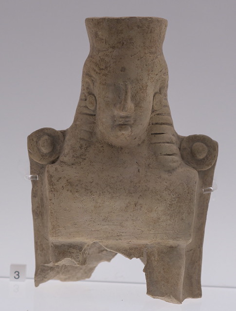 Fragment of an enthroned female figure from Locri-Parapezza (MANN 141096)