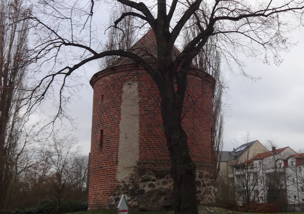 um 1450 Stendal gotischer Pulverturm als Wehrturm der Stendaler Stadtmauer Am Pulverturm in 39576