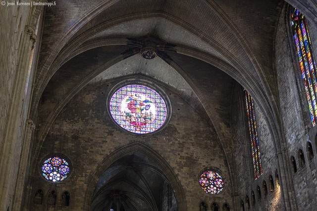 Gironan katedraalin kattoa ja ikkunoita