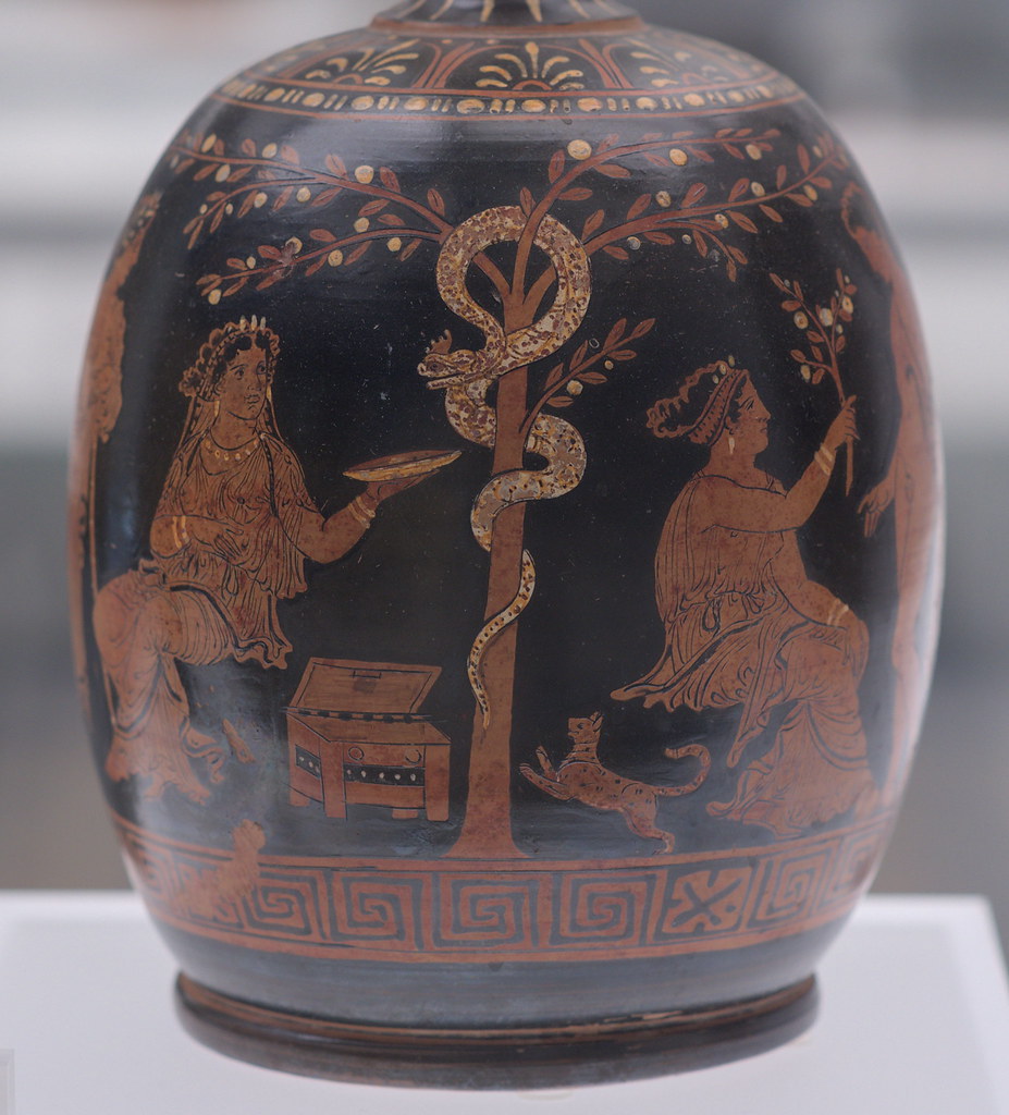 Apulian Red Figure situla with Herakles in the Garden of the Hesperides (MANN 81856), 3