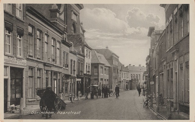 Ansichtkaart - Gorinchem, Haarstraat (Uitg. Ph. Olivier, Kruisstr. 23, Gorinchem - Poststempel 1936) G.H. Snoek rijtuig wagen en carosseriebouw