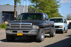 Dodge Ram 1500 (1998) & Chevrolet Astro (1990)