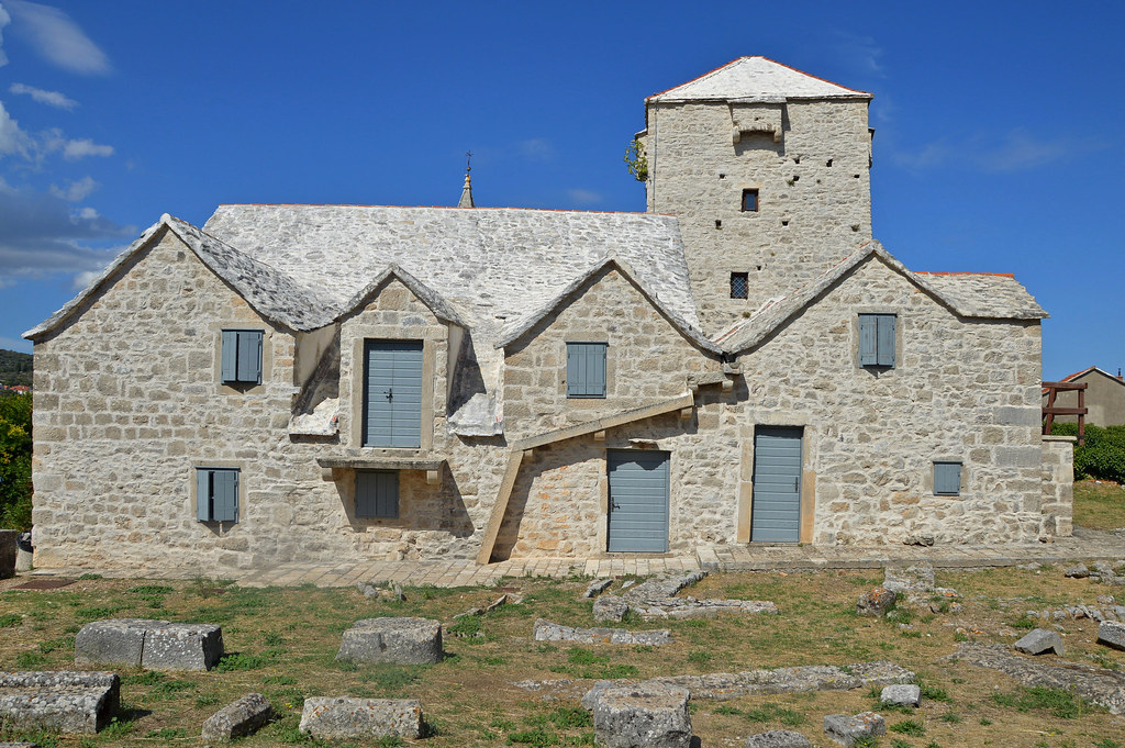 Kaštel Radojković, antica casa-forte a Škrip, sull'Isola di Brač, Explore Feb 11, 2024 #390