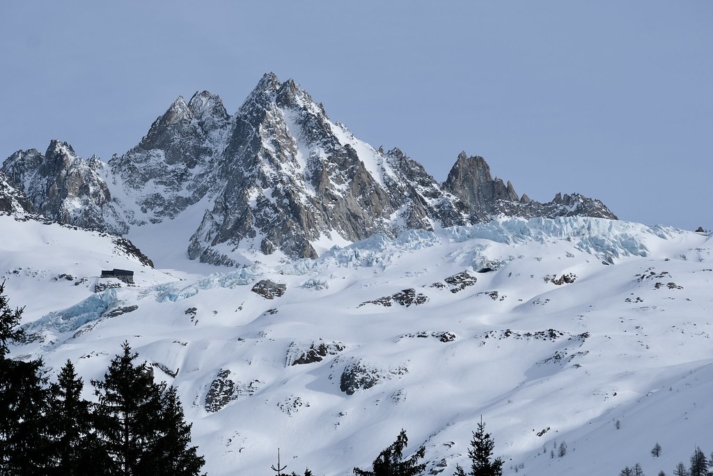 Le Refuge et le Glacier - The Hut and the Glacier