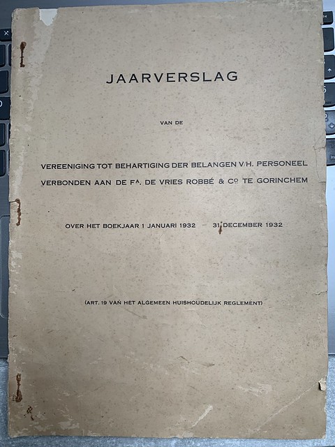 Boekje - Jaarverslag van de vereeniging tot behartiging der belangen van het personeel verbonden aan de firma De Vries Robbe en Gorinchem over het boekjaar 1932