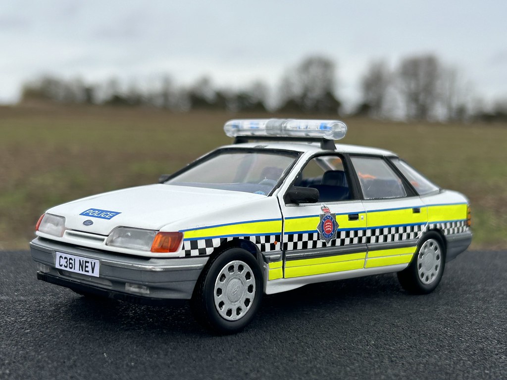 1/25 Ford Granada Essex Police Traffic Car