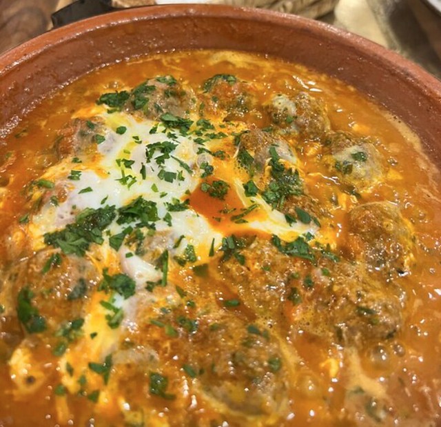Moroccan tagine with kefta, eggs and tomates