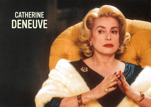 Catherine Deneuve in 8 Femmes (2002)