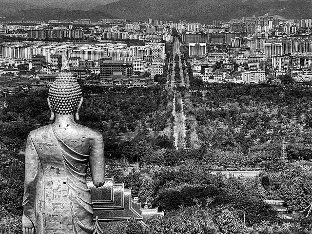 Buddha guarding the City (Xishuangbanna, China. Gustavo Thomas © 2024)