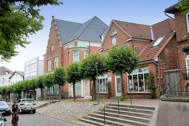 4197 Wohnhäuser und Geschäfte in der Lübecker Straße - Fotos von Bad Schwartau, Stadt  im Kreis Ostholstein in Schleswig-Holstein.