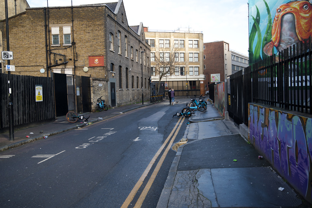 DSC_4224 Tabernacle Street Shoreditch London River Blue Hire Electic Cycles Littering the Road Creating a Dangerous Eyesore