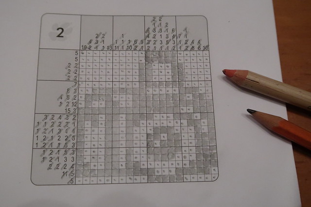 Zweites Rätsel im Heft mit japanischen Nonogramme Rätseln gelöst
