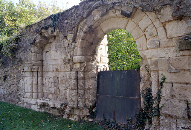 Vestiges de l'ancienne abbaye de Conches-en-Ouche