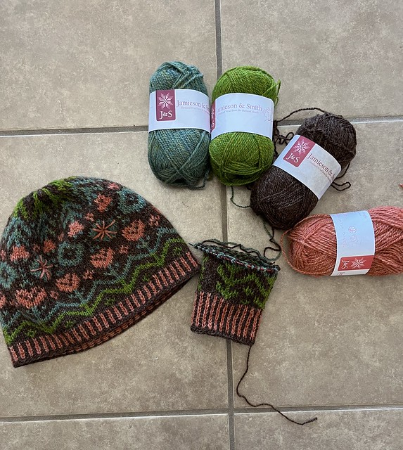 The Gardener’s Prayer hat and mitts are going to be a striking set when I am finished.