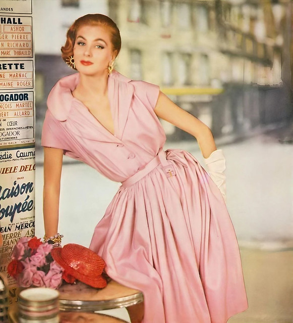 Givenchy Collection Haute Couture Printemps/Été 1954.
