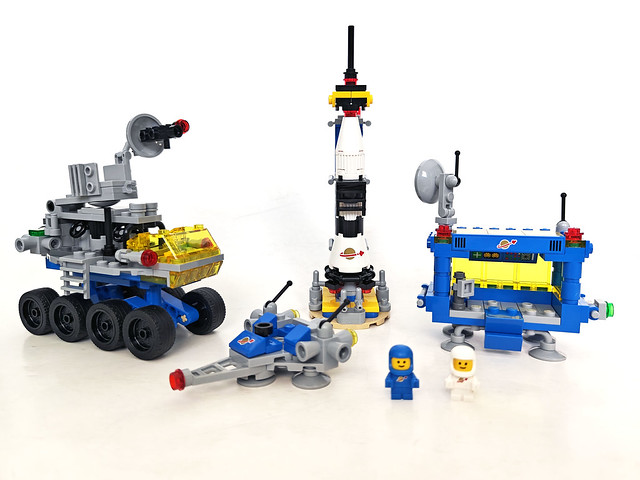 LEGO Micro Rocket Launchpad (40712) GWP Review - The Brick Fan
