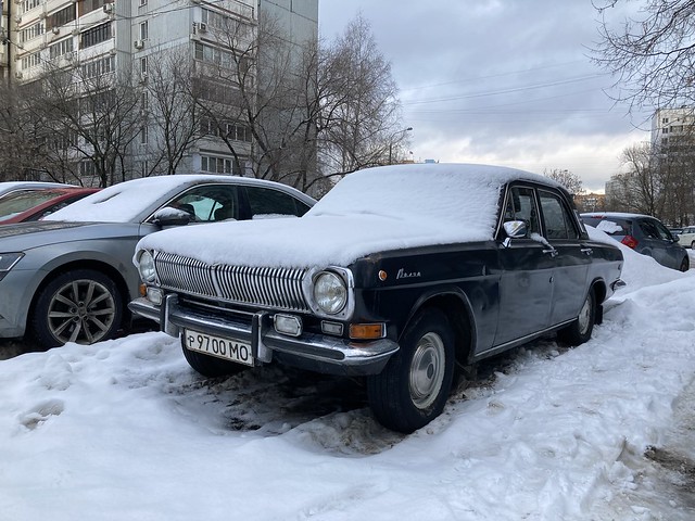 GAZ-24 Volga with late soviet plates
