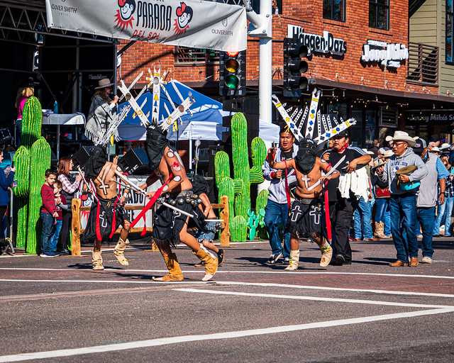 Apache Crown Dancers - Scottsdale Parada del Sol