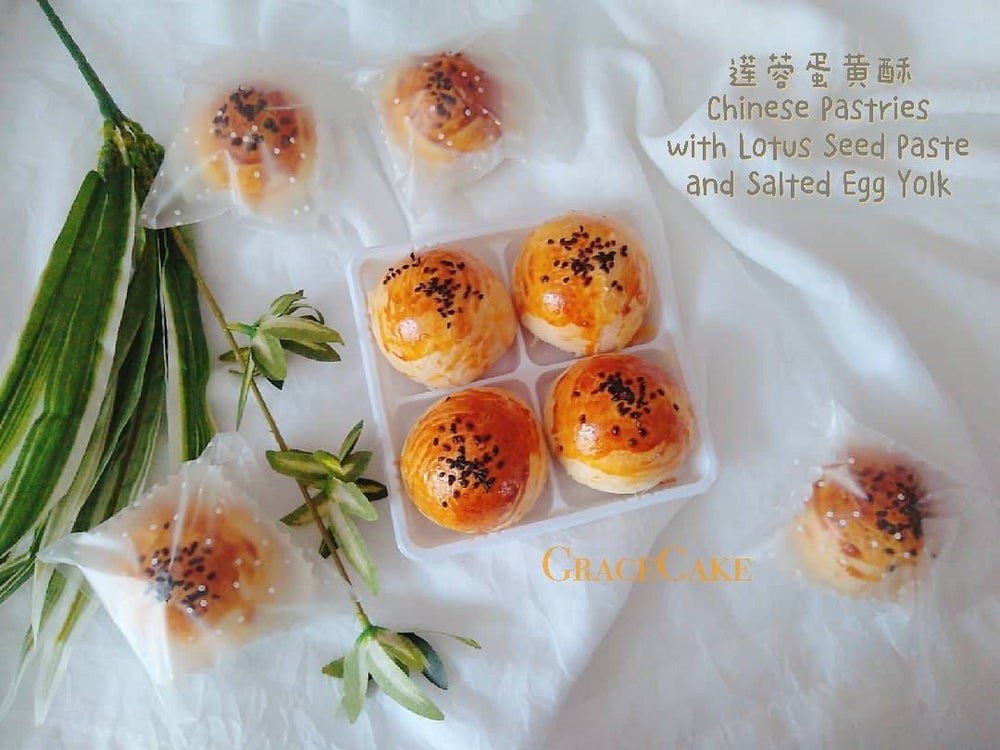 Traditional Asian Chinese Pastries Mooncakes with Fillings