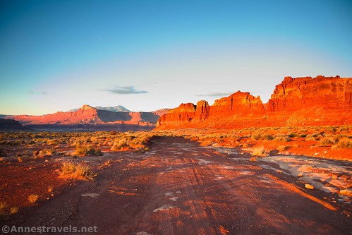 Sunrise along the Waterhole Flat Road, Glen Canyon National Recreation Area en route to the Maze District of Canyonlands National Park, Utah