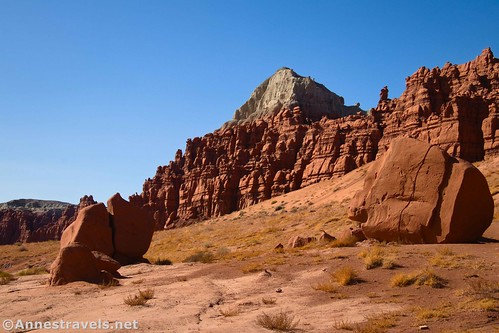 Rock formations and cliffs en route to the Goblin's Lair, Goblin Valley State Park, Utah